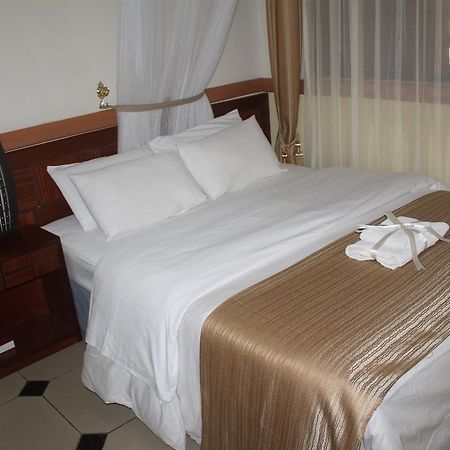 Le Savanna Country Lodge And Hotel 基苏木 外观 照片
